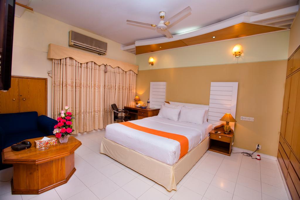 Hotel Golden Deer Dhaka Extérieur photo