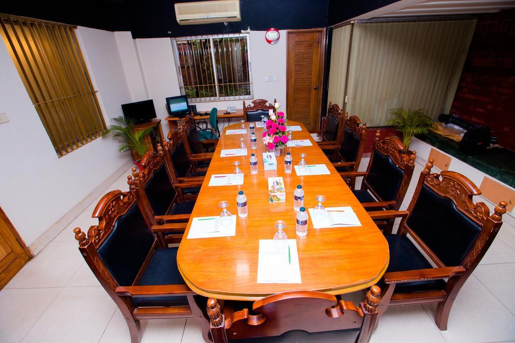 Hotel Golden Deer Dhaka Extérieur photo