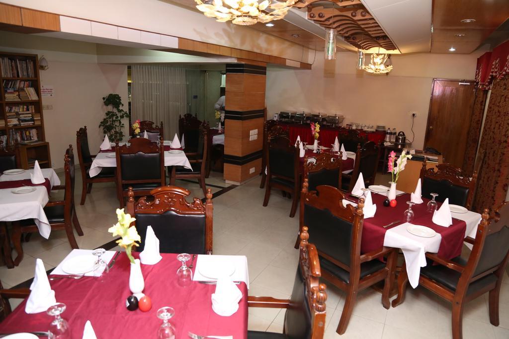 Hotel Golden Deer Dhaka Extérieur photo