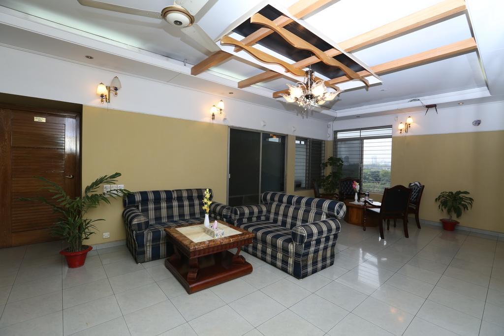 Hotel Golden Deer Dhaka Extérieur photo