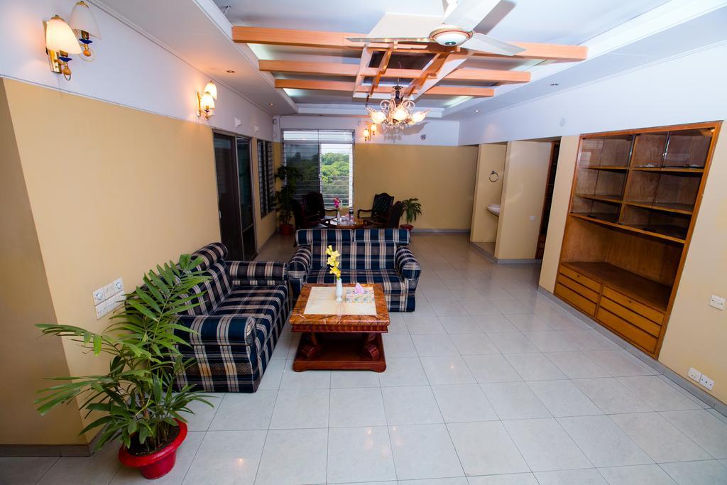 Hotel Golden Deer Dhaka Extérieur photo