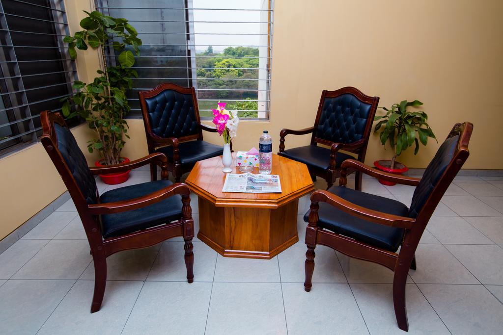 Hotel Golden Deer Dhaka Extérieur photo