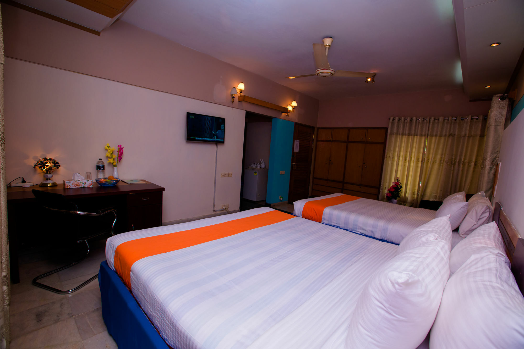 Hotel Golden Deer Dhaka Extérieur photo